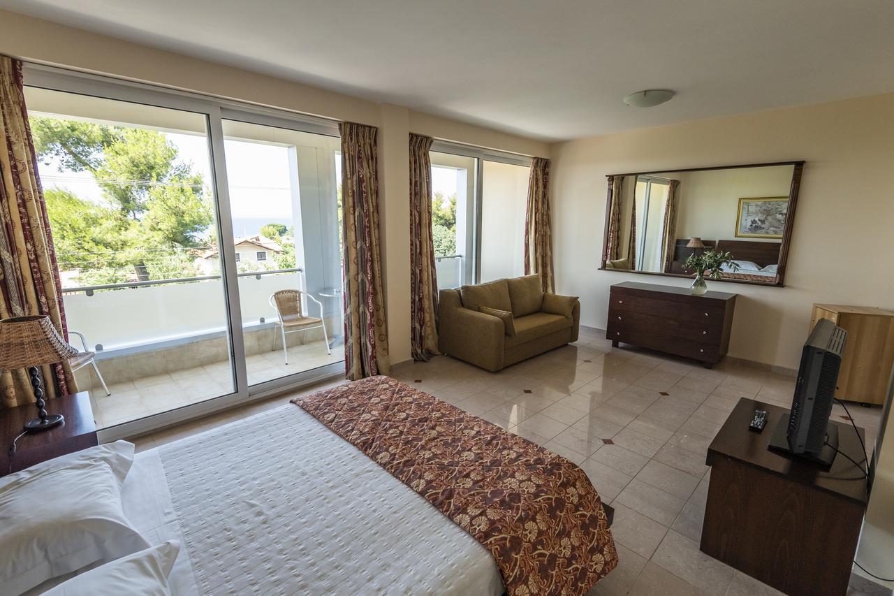 Dolphin & Conference Hotel
